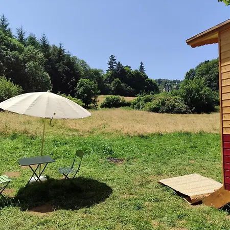 Roulotte Au Pied Des Volcans, Cuisine Et Sdb De Plein Air